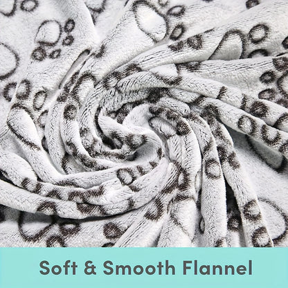 Soft Fluffy Pet Blanket – Warm Cartoon Design